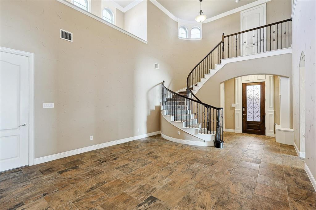 10029 Lakeside Drive