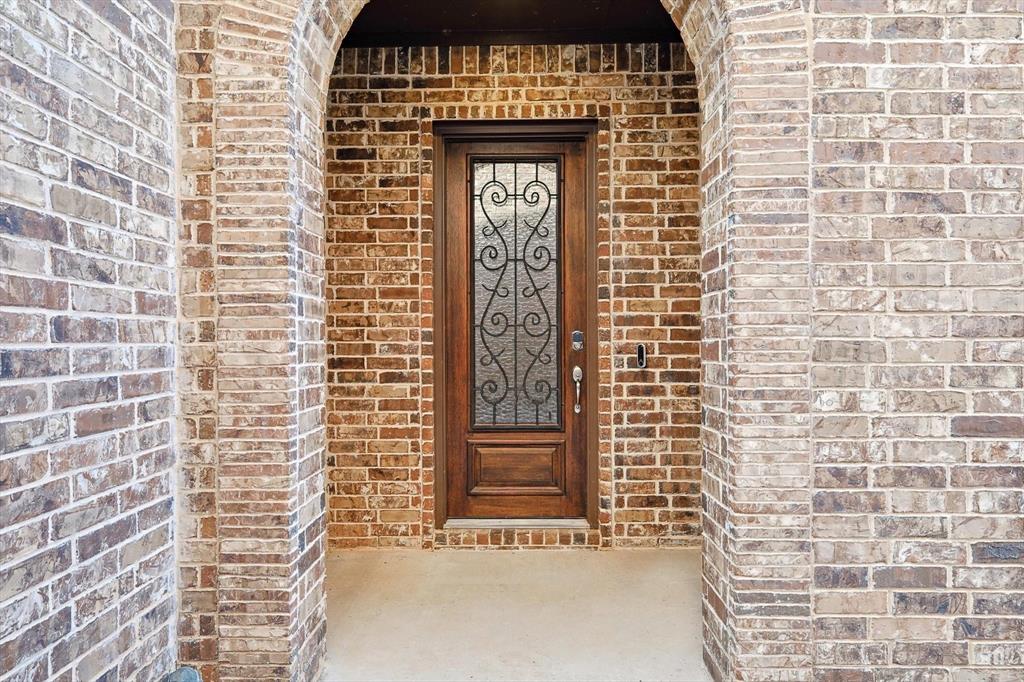 10029 Lakeside Drive