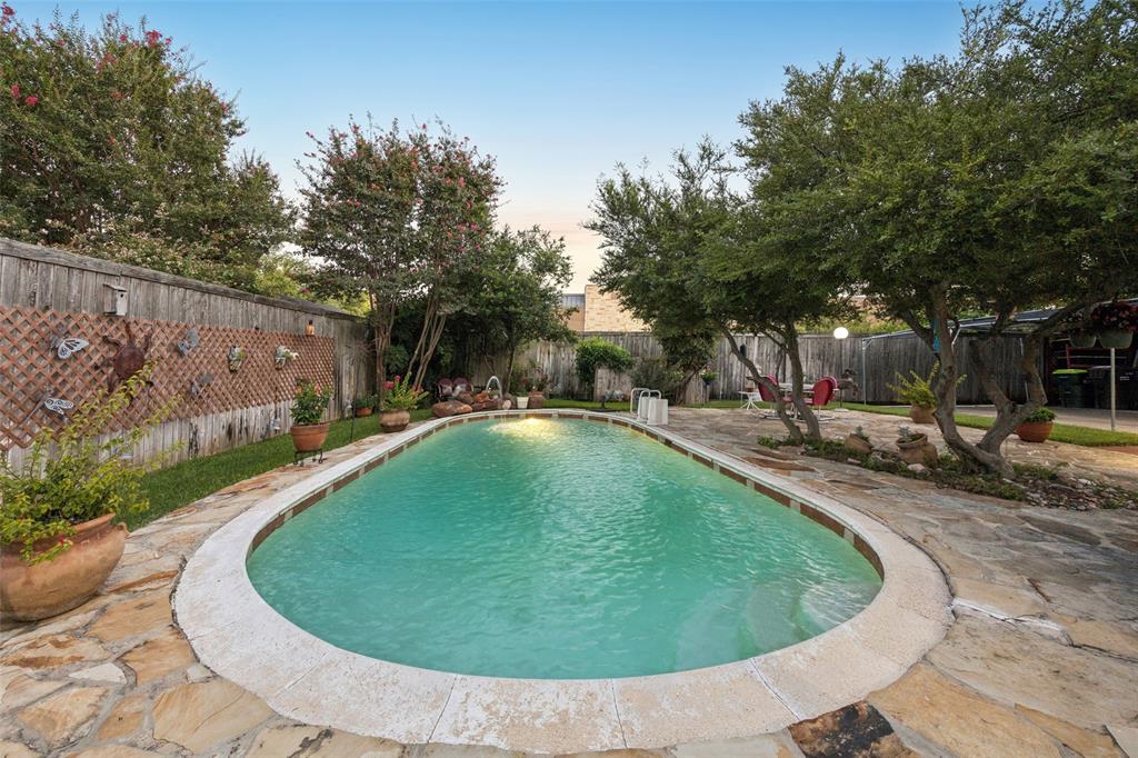2104 Westlake Drive