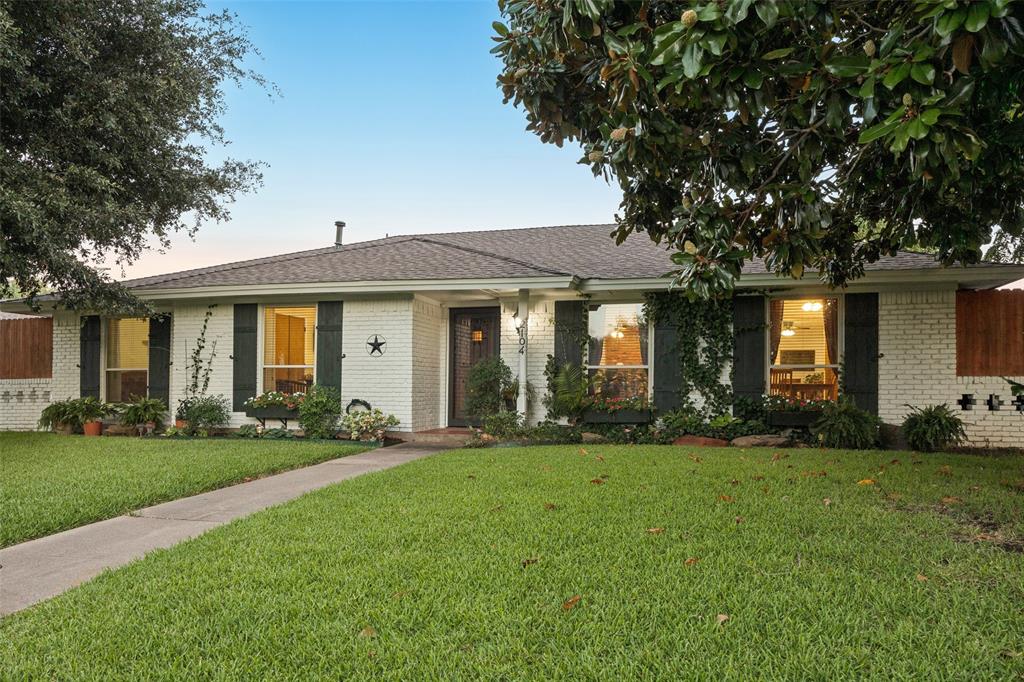 2104 Westlake Drive
