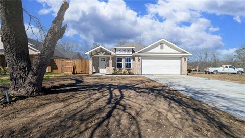 707 Cedar Street Cleburne TX 76031