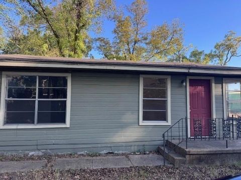 1343 HILLARD Paris TX 75460