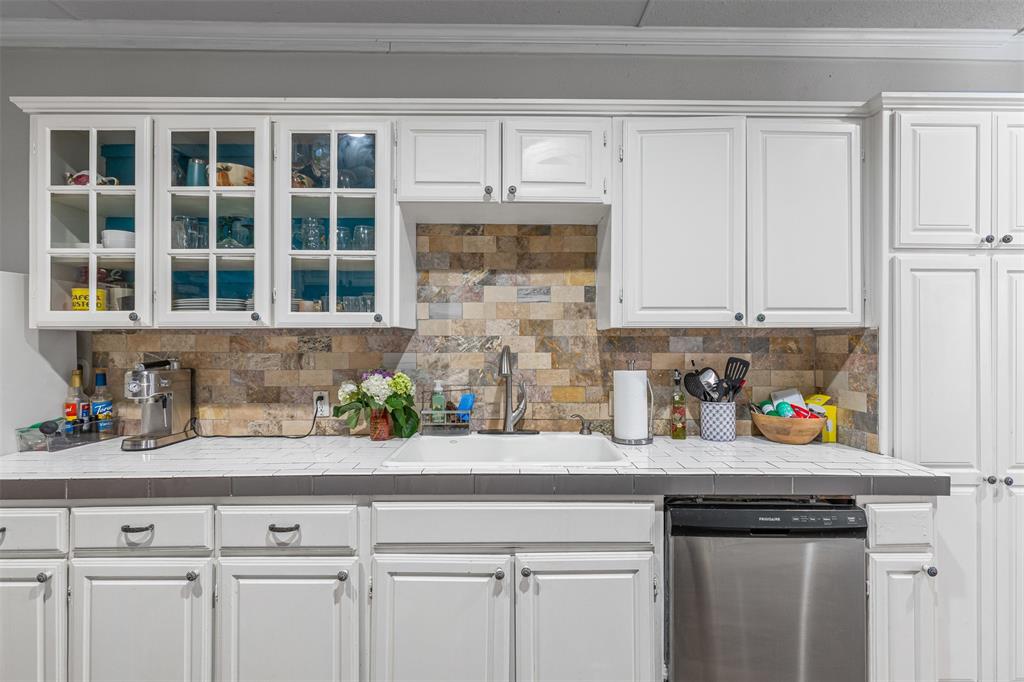 HI MOUNT ADDITION - Residential Lease