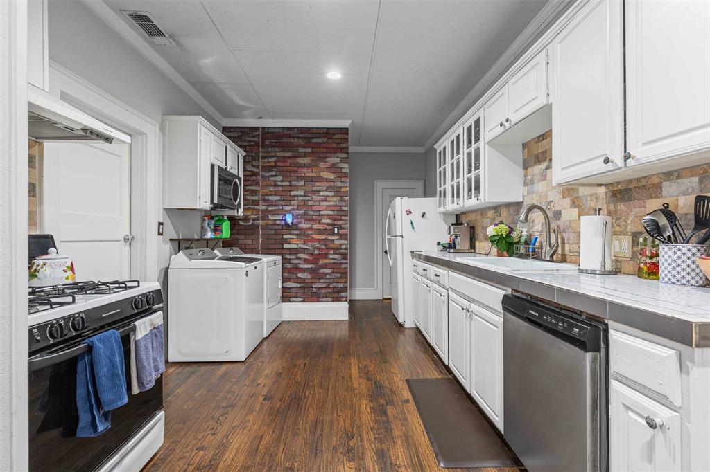 HI MOUNT ADDITION - Residential Lease