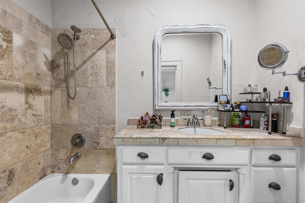 HI MOUNT ADDITION - Residential Lease