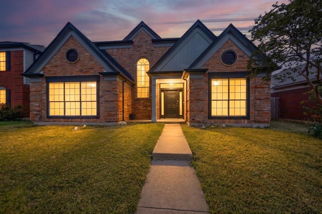 Photo of 2101 Walden Place, Mesquite, TX 75181 (MLS # 21248809)