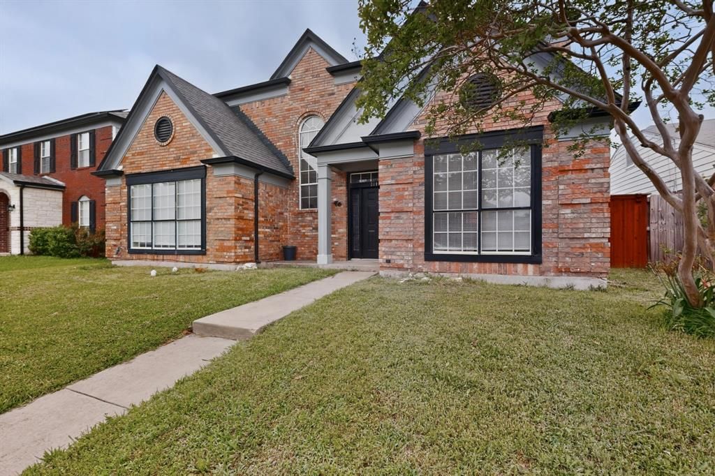 Photo of 2101 Walden Place, Mesquite, TX 75181 (MLS # 21248809)