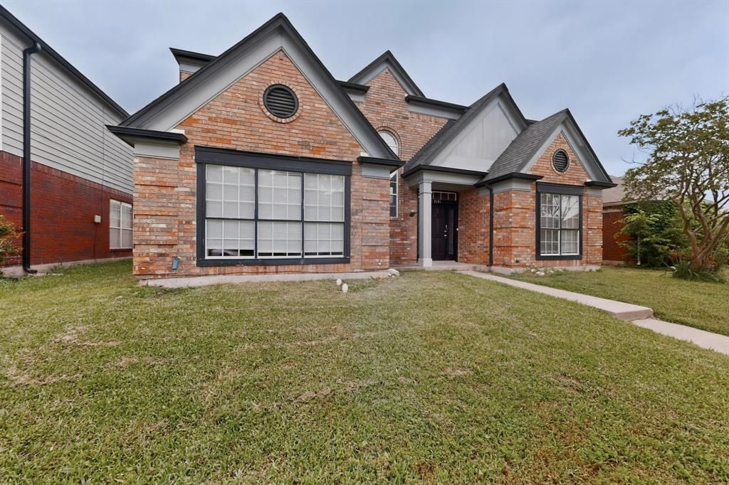 Photo of 2101 Walden Place, Mesquite, TX 75181 (MLS # 21248809)