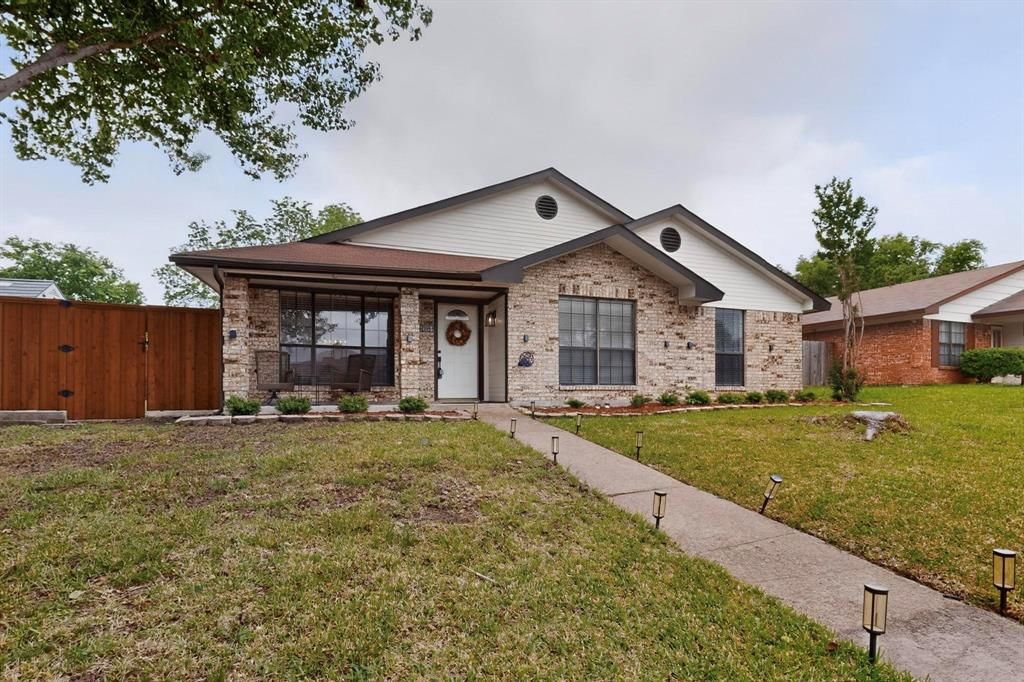 Photo of 1508 Panola Drive, Mesquite, TX 75150 (MLS # 21232086)