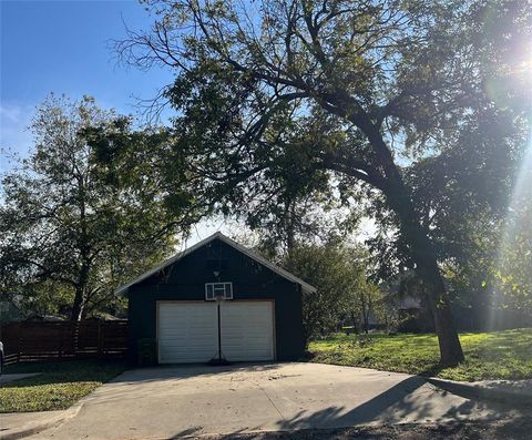 A home in Mineral Wells