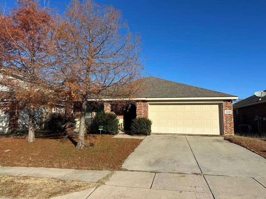 This home is move-in ready with new carpet, new air conditioner, new paint and new fence. 
Charming 3 bed , 2 bath home with an open floor plan and plenty of natural light.
Great one story home in the heart of Anna. Conveniently located in a desirable neighborhood with easy access to schools, shopping, and highway 75.
A must-see!