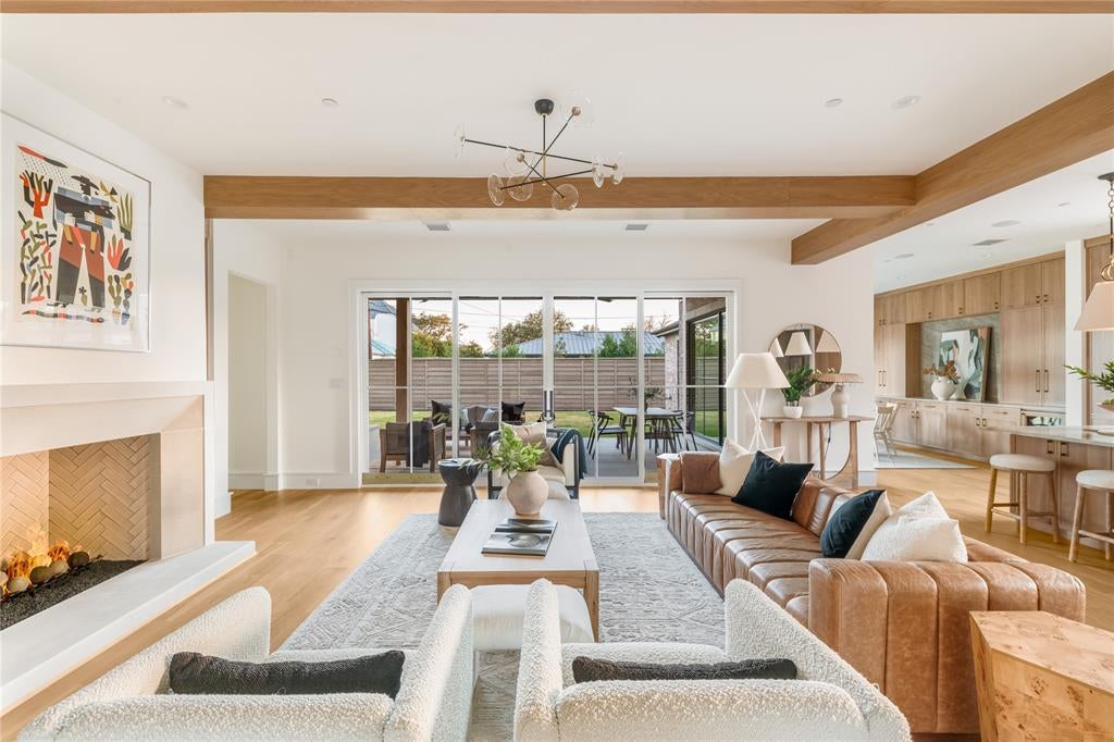 6016 Del Roy Drive
