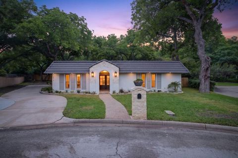Tiny photo for 1512 Northcrest Court, Fort Worth, TX 76107 (MLS # 21277662)