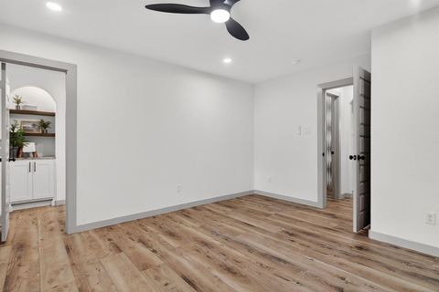 Tiny photo for 1512 Northcrest Court, Fort Worth, TX 76107 (MLS # 21277662)