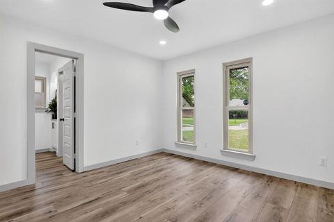 Tiny photo for 1512 Northcrest Court, Fort Worth, TX 76107 (MLS # 21277662)