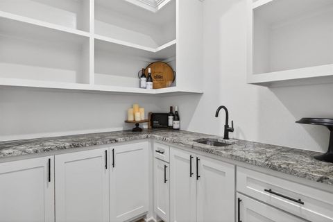 Tiny photo for 1512 Northcrest Court, Fort Worth, TX 76107 (MLS # 21277662)