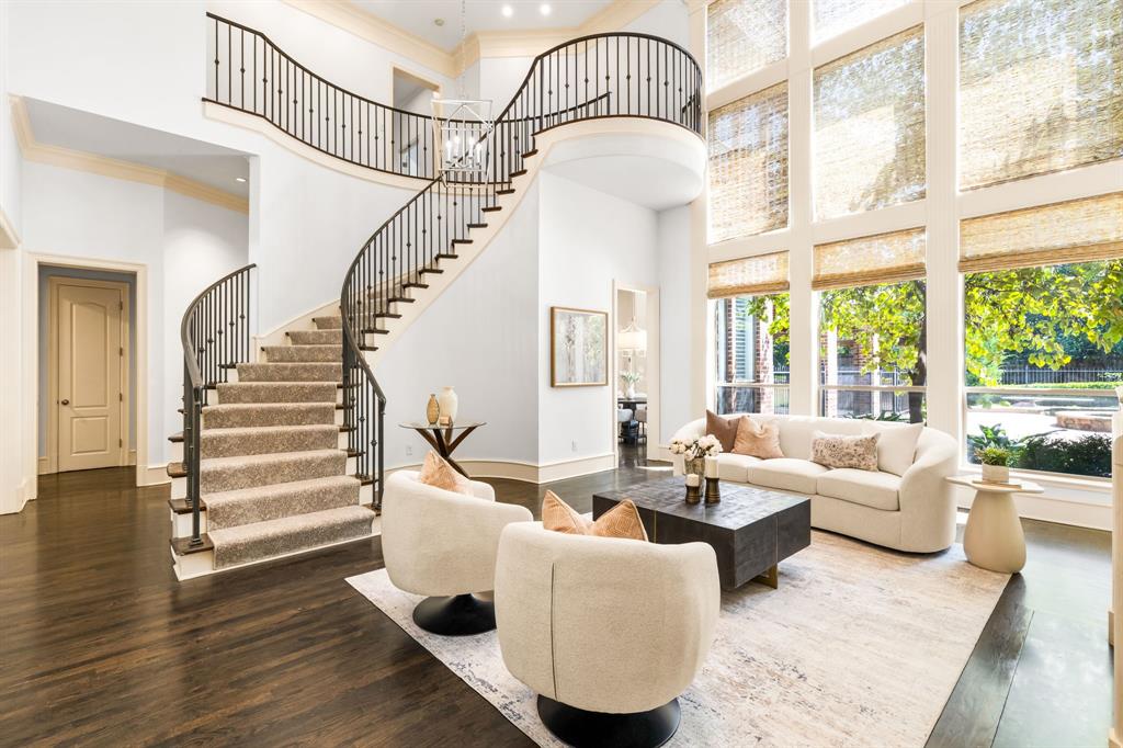 517 Round Hollow Lane