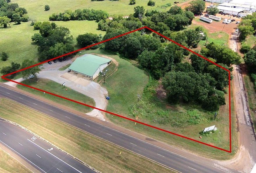 Property sits on the east side of US Hwy 69 in Jacksonville, TX. Two curb-cuts onto Hwy 69 with north entrance accessible to southbound traffic by turn lane. Located approximately 0.32 miles to the south of the Loop 456 and Hwy 69 intersection. Jacksonville is 30 miles south of Tyler, and 100 miles southeast of Dallas. 

Highlights:  
• Special purpose - Vet Clinic.  
• Approximately 500' frontage on Hwy 69.  
• Lease type: NNN - 100% leased - National Credit Tenant.  
• Lease term 5 years - commenced July 2024.  
• Located in an Opportunity Zone.  
• NOI: $46,980. CAP: 7.65%.