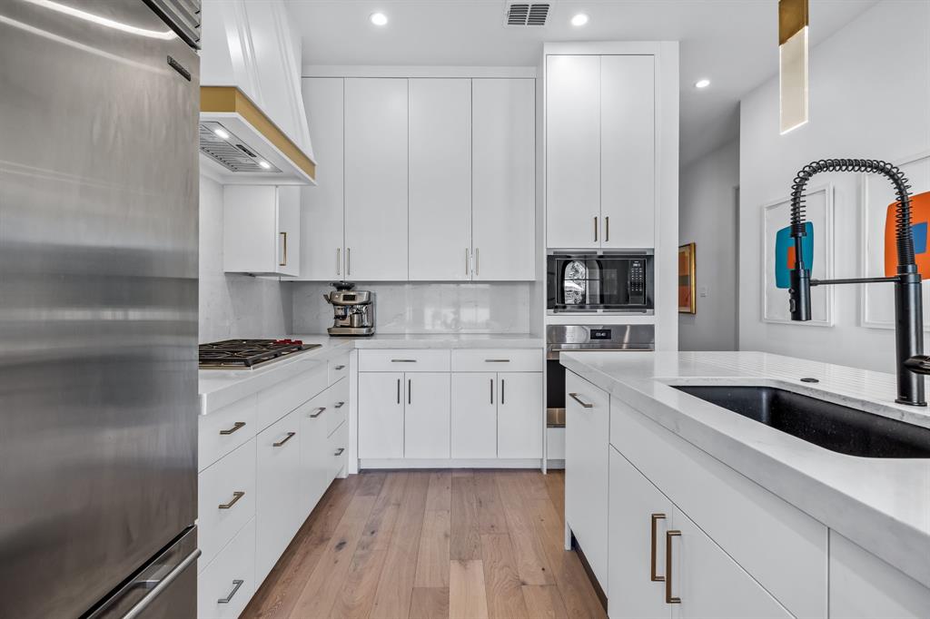 Lakeside Tower - Residential