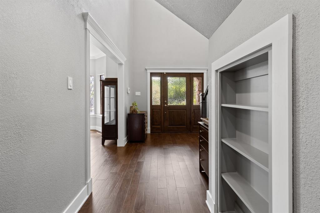 6101 Tiffany Oaks Lane