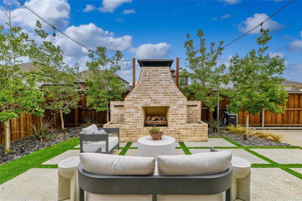 2262 Poppyvine Road