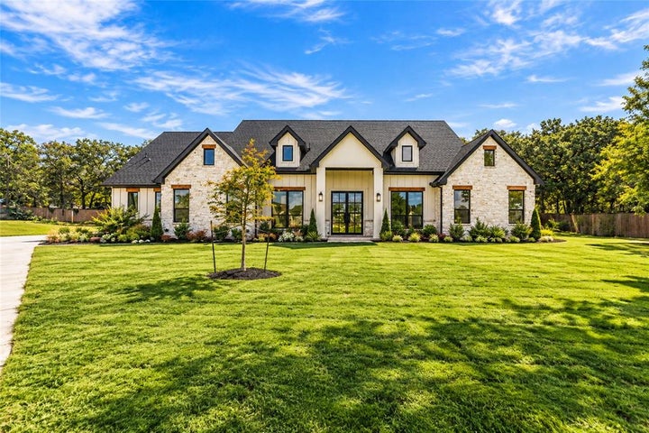 Photo 1 of 40 — 5832 Grey Wolf Court, Fort Worth, TX 76140