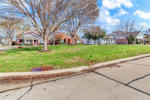 Tiny photo for 1716 Ivy Lane, Carrollton, TX 75007 (MLS # 21197807)