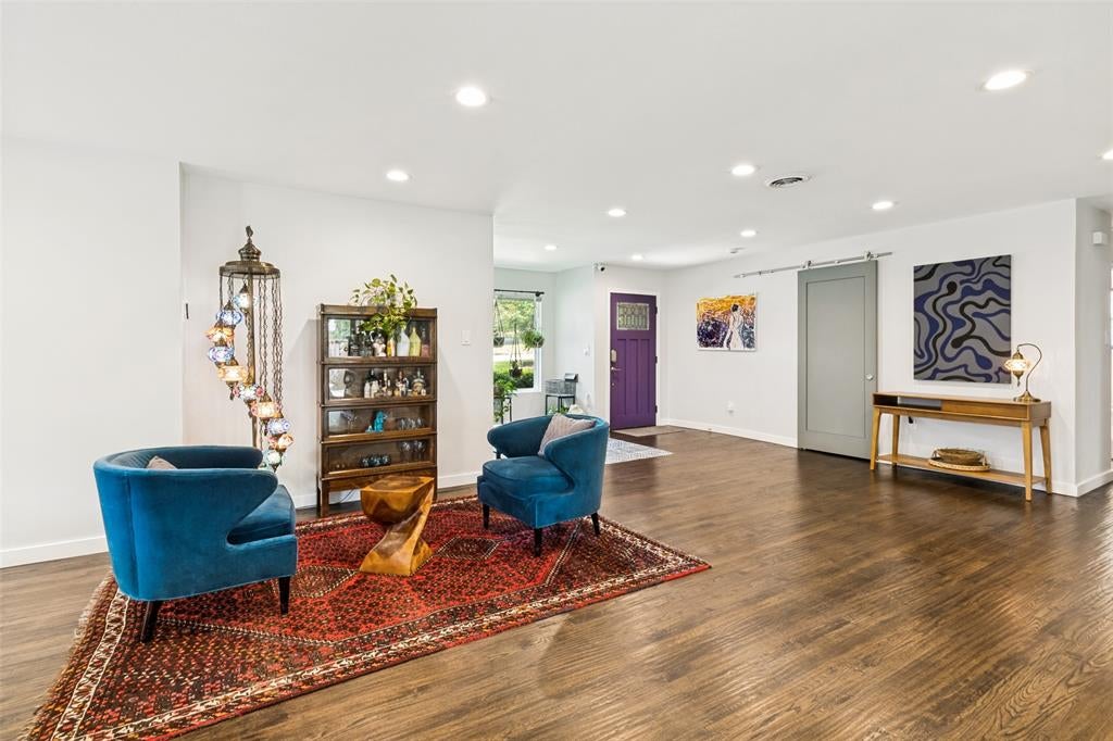 7045 Gaston Parkway