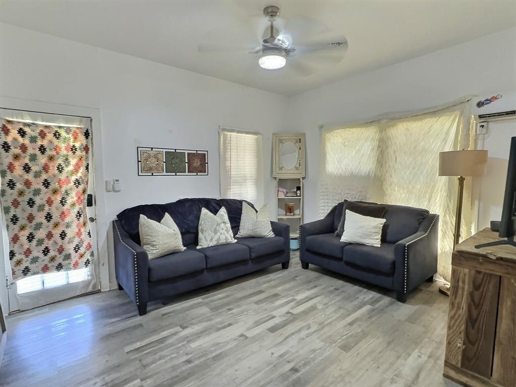 JULIAN HERNANDEZ - Residential