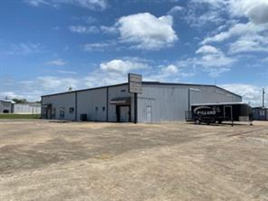 Beautiful 12,000 SF Hangar on 3.09 acres in the highly desirable Northwest Regional Airport located in the DFW and Alliance corridor.  Hangar has approximately 2500 SF of office space and open warehouse storage with an upstairs storage area.  You own the property with no land lease. 
Minutes away from FEDEX and UPS facilities at Alliance Airport and DFW. 30 min to Fort Worth and 45 min to Dallas