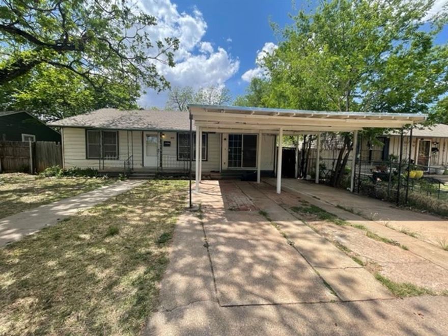 Updated 3 Bedroom Home!
Beautifully updated 3 bedroom 2 bath home. Everything from flooring, paint, fixtures, countertops, etc. has been completely updated! Fenced backyard, covered parking, tons of storage, and laundry connections. This one won't last long!