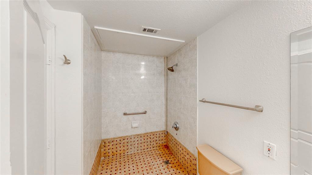 Wyndemere Condo - Residential