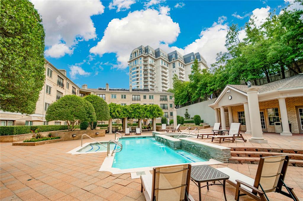 Wyndemere Condo - Residential