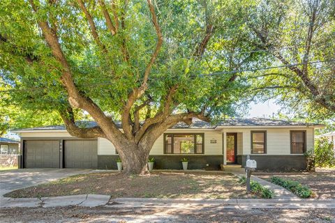 A home in Jacksboro