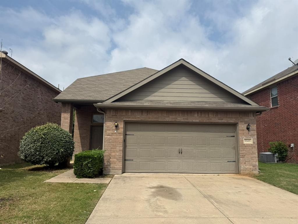 Photo of 5548 Thunder Bay Drive, Fort Worth, TX 76119 (MLS # 21251804)