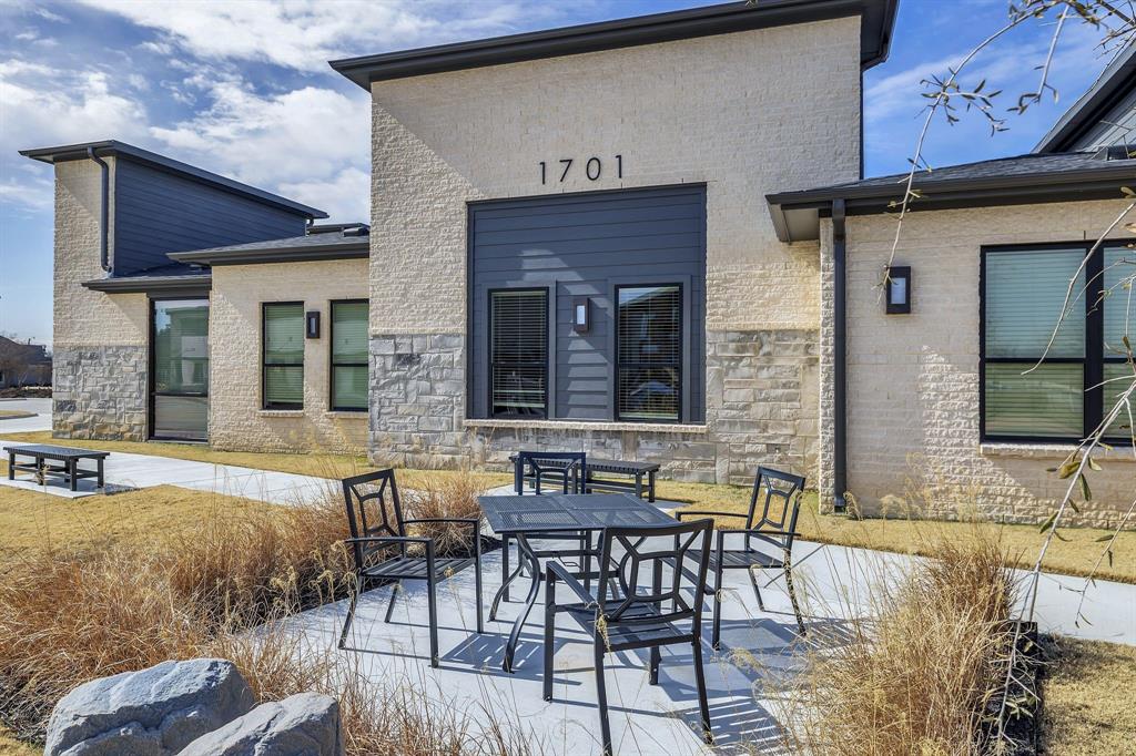 1701 Fountainview Drive