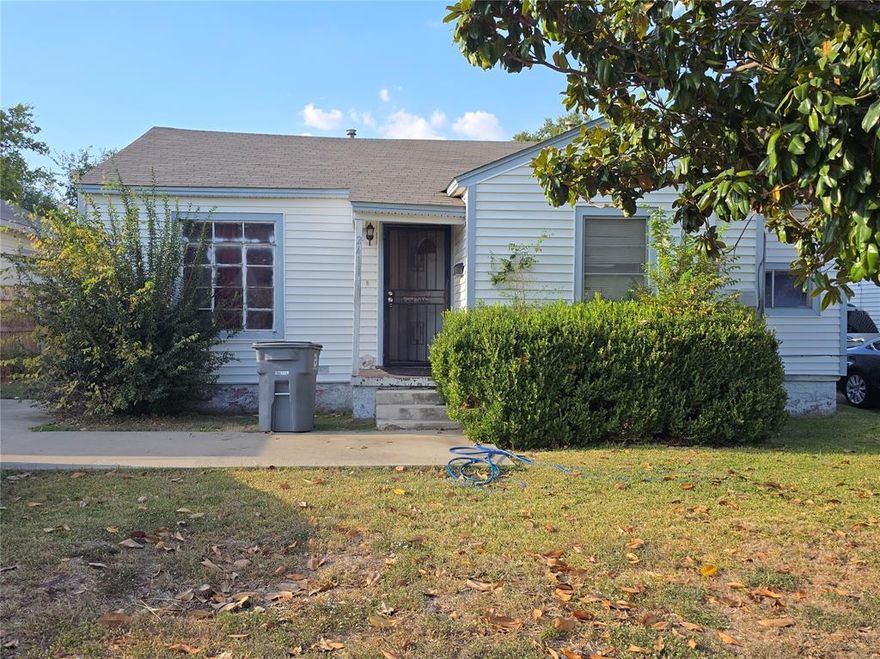 Motivated Sellers. Ready for an Investor to take it over and put your creative touch on it. 2 bedrooms, 1 Bathroom, large backyard, and a somewhat bonus room or closet in the Master. Please text me for pictures.