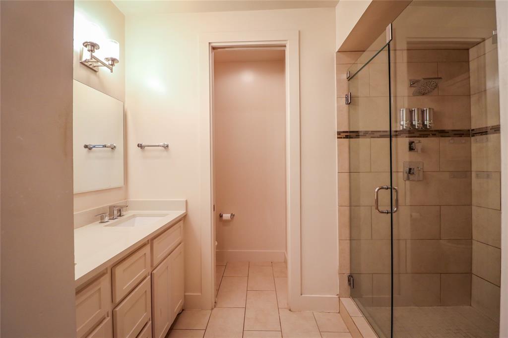 Flora Street Twnhms 01 - Residential Lease