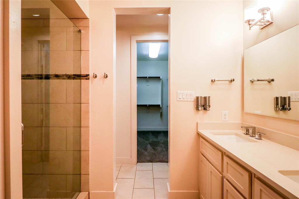 Flora Street Twnhms 01 - Residential Lease