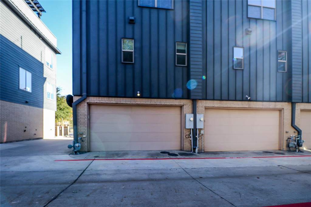 Flora Street Twnhms 01 - Residential Lease