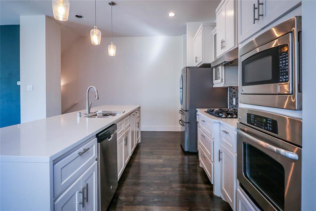 Flora Street Twnhms 01 - Residential Lease