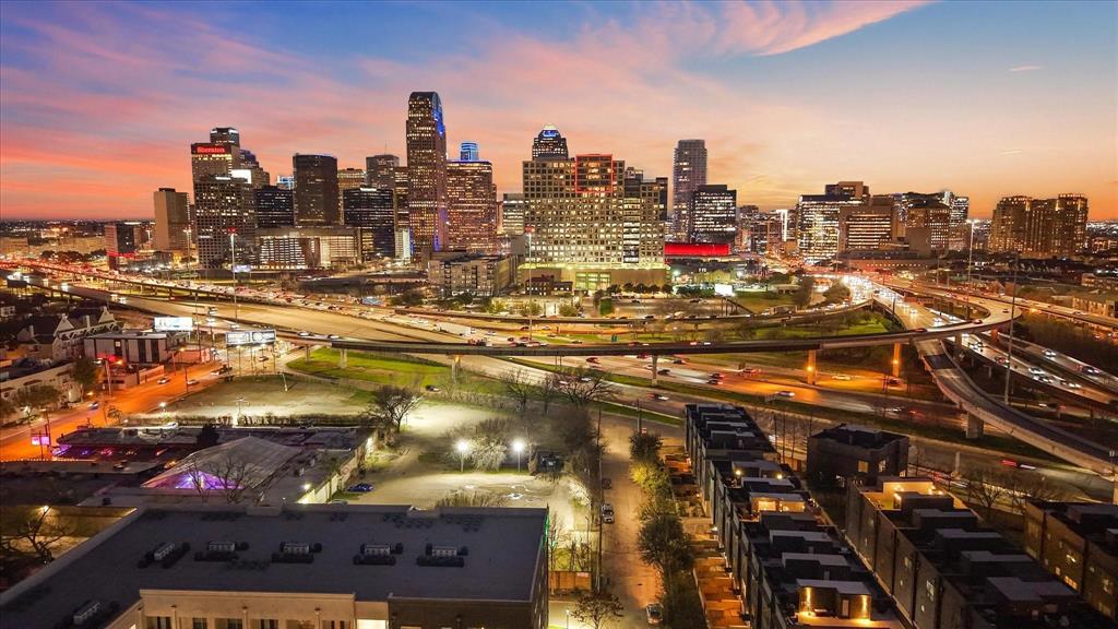 Flora Street Twnhms 01 - Residential Lease