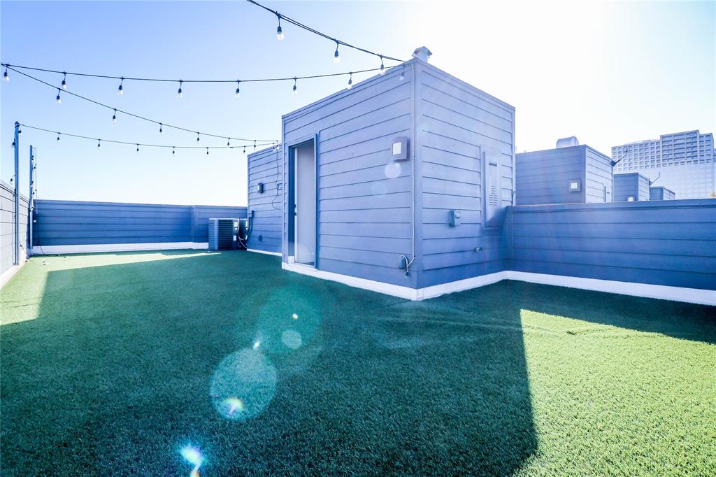 Flora Street Twnhms 01 - Residential Lease