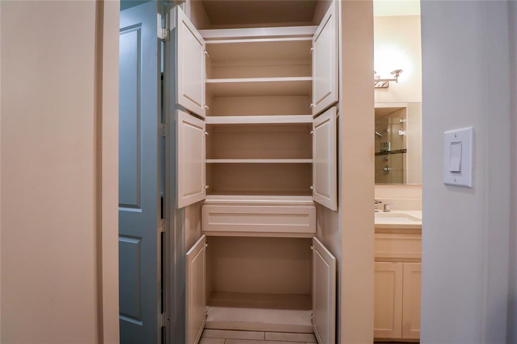 Flora Street Twnhms 01 - Residential Lease