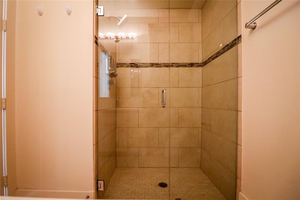 Flora Street Twnhms 01 - Residential Lease