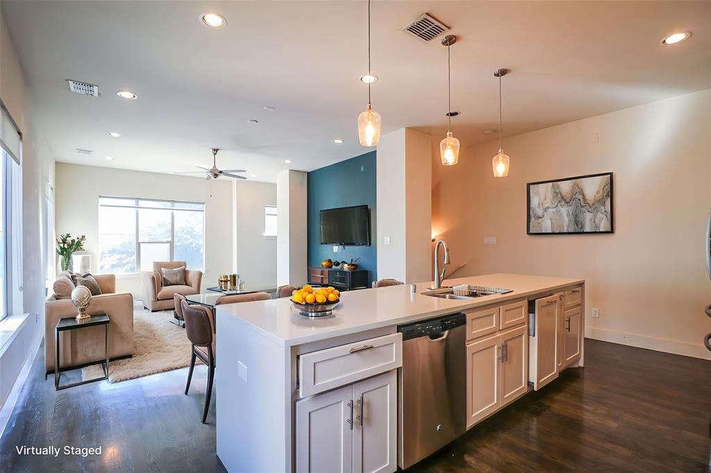 Flora Street Twnhms 01 - Residential Lease