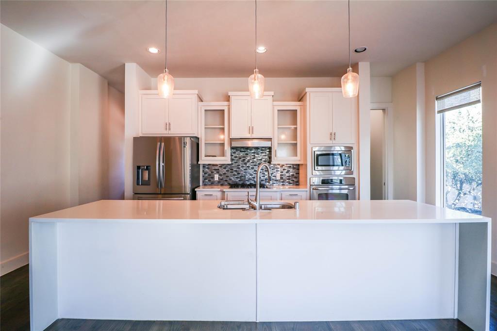 Flora Street Twnhms 01 - Residential Lease