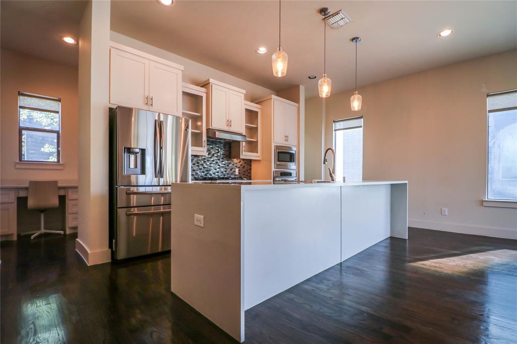 Flora Street Twnhms 01 - Residential Lease