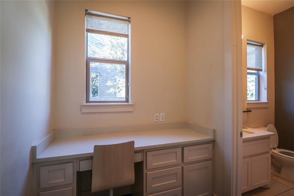 Flora Street Twnhms 01 - Residential Lease