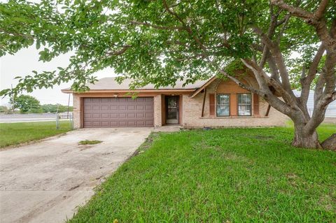 Photo of 2654 Arlington Lane, Lancaster, TX 75134 (MLS # 21248550)